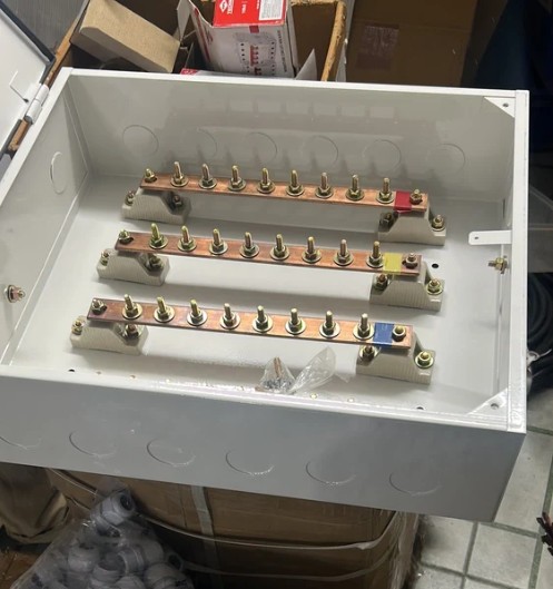 200 A 4Pole Shree Busbar Chamber Size 15X18X6